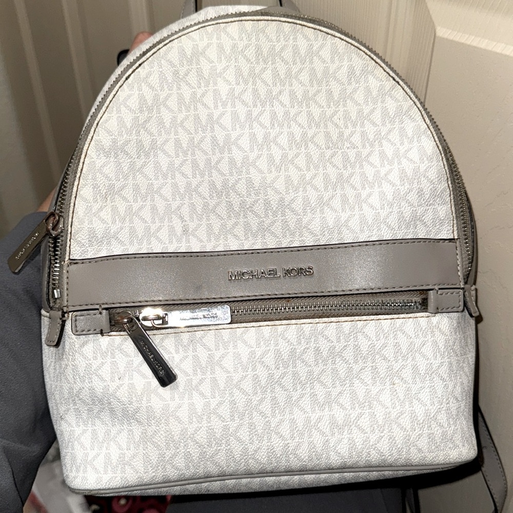 MICHAEL KORS Kenly Medium Backpack Signature Bright White- USED